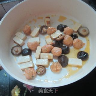 香菇煮丸子的做法步骤：6