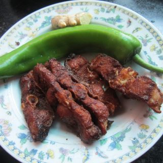青椒腊鱼排的做法步骤：1