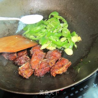 青椒腊鱼排的做法步骤：5