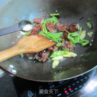 青椒腊鱼排的做法步骤：7