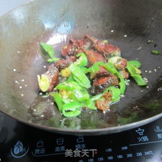 青椒腊鱼排的做法步骤：8