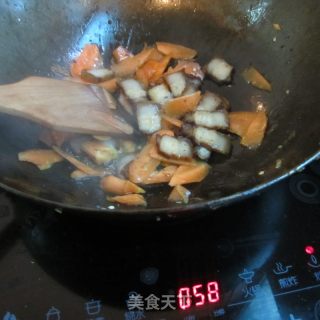 腊肉红萝卜片的做法步骤：5