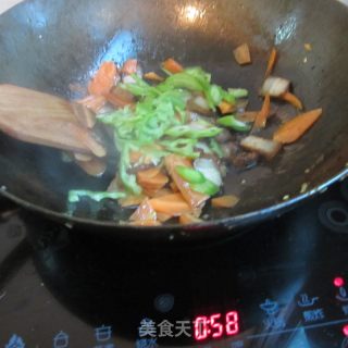 腊肉红萝卜片的做法步骤：6