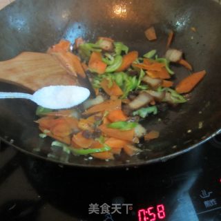腊肉红萝卜片的做法步骤：7