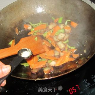 腊肉红萝卜片的做法步骤：10