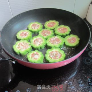 香煎酿苦瓜的做法步骤：7