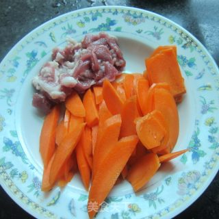 瘦肉红萝卜片的做法步骤：1