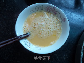 辣椒鸡蛋饼的做法步骤：2