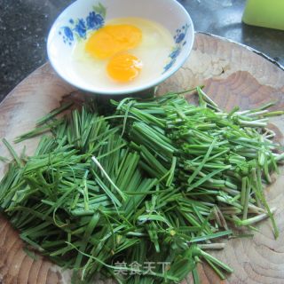 韭菜鸡蛋饼的做法步骤：1