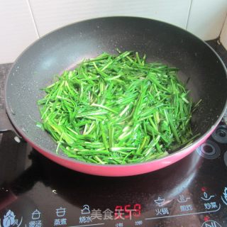 韭菜鸡蛋饼的做法步骤：5