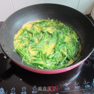 韭菜鸡蛋饼的做法步骤：7