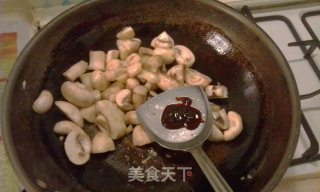 青菜炒蘑菇的做法步骤：2