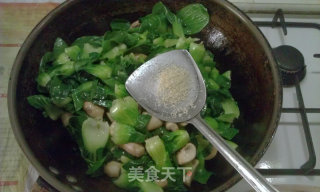 青菜炒蘑菇的做法步骤：5
