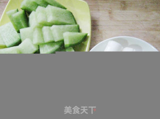 大骨汤的做法步骤：1