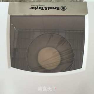 炼乳面包的做法步骤：2