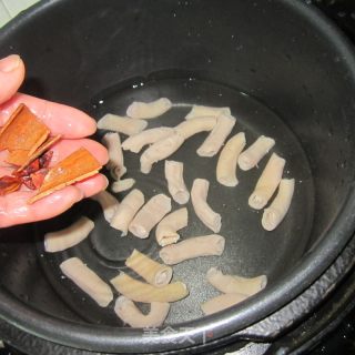 麻辣小肠香锅的做法步骤：5