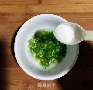 丝丝葱油饼的做法步骤：6
