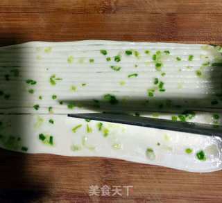 丝丝葱油饼的做法步骤：9
