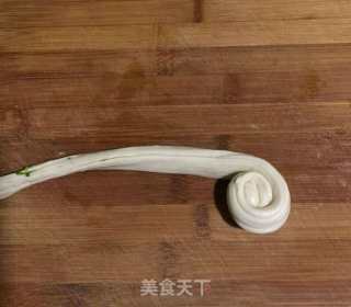 丝丝葱油饼的做法步骤：11