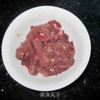 酸辣椒芹菜炒猪肝的做法步骤：3