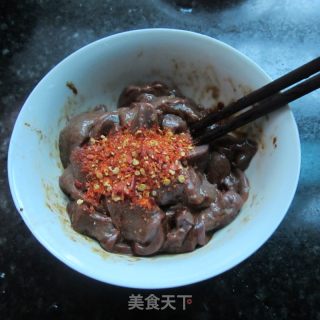 酸辣椒芹菜炒猪肝的做法步骤：4
