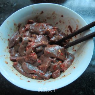 酸辣椒芹菜炒猪肝的做法步骤：5
