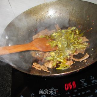 酸辣椒芹菜炒猪肝的做法步骤：7