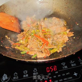 酸辣椒芹菜炒猪肝的做法步骤：8