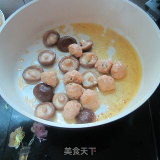 咖喱丸子煮煮香菇的做法步骤：5
