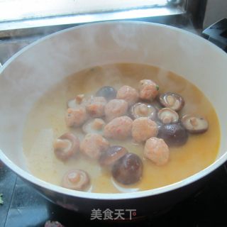 咖喱丸子煮煮香菇的做法步骤：6
