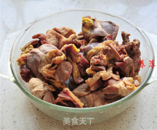 年桌上的创新菜【鲜嫩无敌的果味三杯鸡】的做法步骤：1