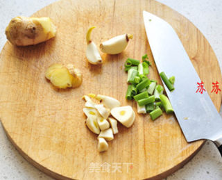 年桌上的创新菜【鲜嫩无敌的果味三杯鸡】的做法步骤：4