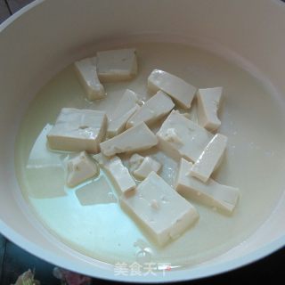 芹菜豆腐的做法步骤：2
