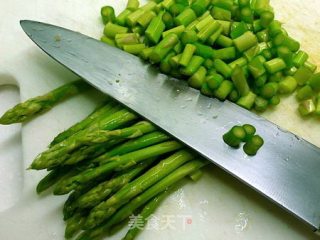 炸酱芦笋炒豆干 ♥ 肉末下饭菜6的做法步骤：2
