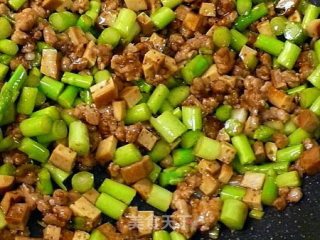 炸酱芦笋炒豆干 ♥ 肉末下饭菜6的做法步骤：5