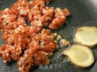 辣椒炒皮蛋 ♥ 肉末下饭菜 8的做法步骤：4