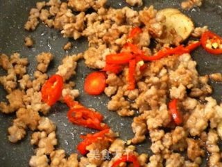 辣椒炒皮蛋 ♥ 肉末下饭菜 8的做法步骤：6