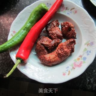 鱼香双椒叉烧肉的做法步骤：1