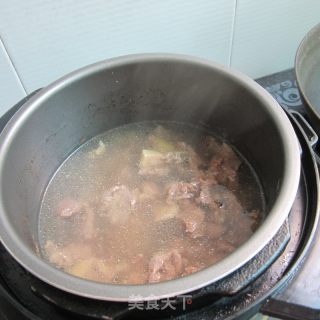 土豆炒牛腩的做法步骤：2