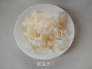 银耳木瓜糖水的做法步骤：3