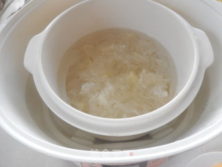 银耳木瓜糖水的做法步骤：5