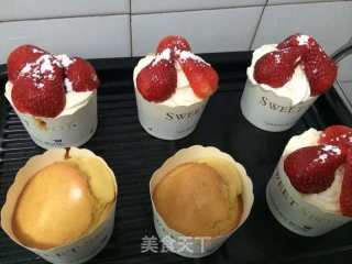 草莓奶油马芬蛋糕的做法步骤：10