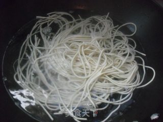 木耳肉丸煮面的做法步骤：2
