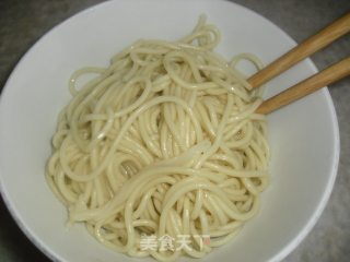 木耳肉丸煮面的做法步骤：3