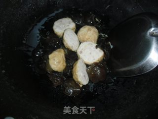 木耳肉丸煮面的做法步骤：4