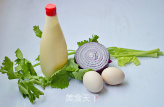鸡蛋杯沙拉的做法步骤：1
