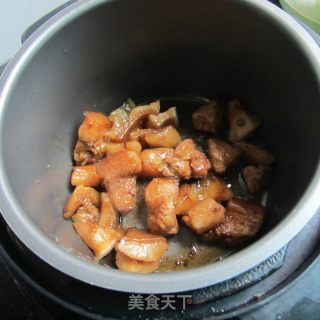 香叶焖肉的做法步骤：2