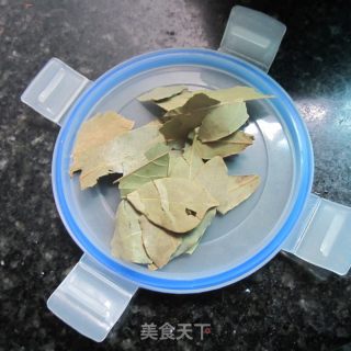 香叶焖肉的做法步骤：3