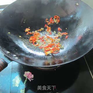 酸豆角炒螺肉的做法步骤：4