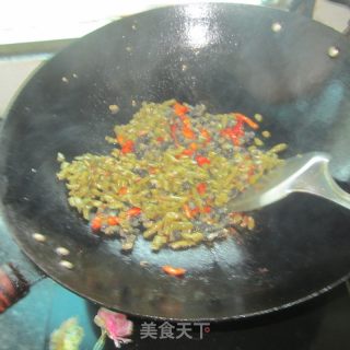 酸豆角炒螺肉的做法步骤：10